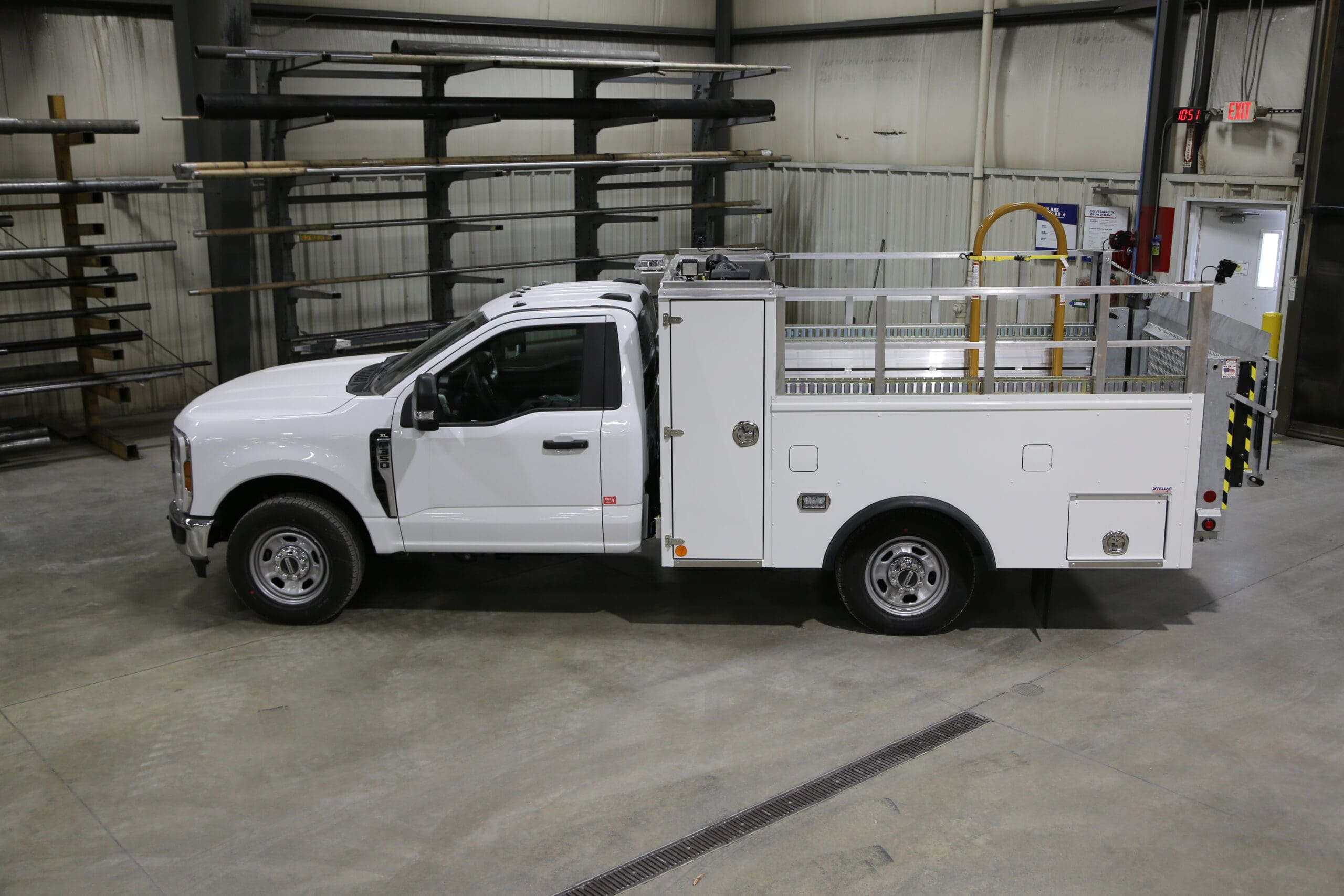 Top view of Stellar Industries' Ford F350 1302-10 Single Rear Wheel Tire Service Truck.